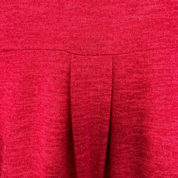 🏷️|•COCO AND MAIN•| Red 3/4 Sleeve Top - Picture 4 of 9